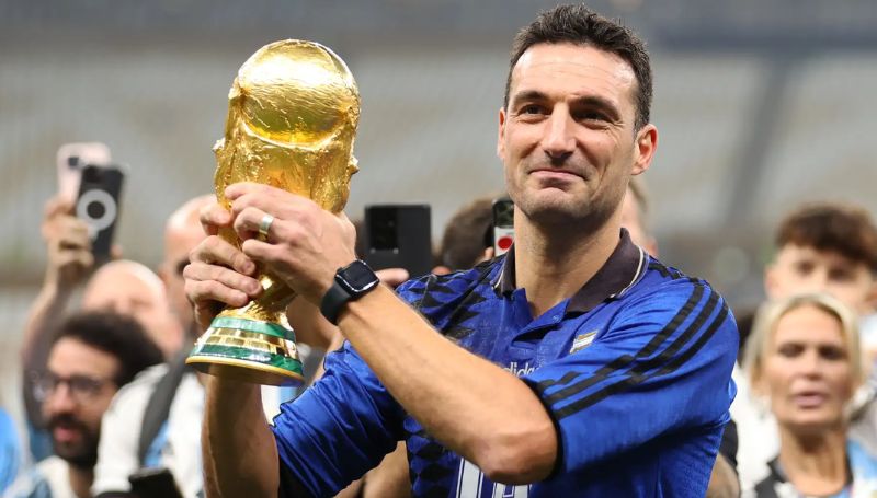 Scaloni adalah satu dari sedikit pelatih istimewa asli Argentina