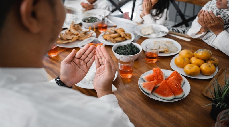 Buah Terbaik dan Apa yang Harus Dihindari Saat Berbuka Puasa