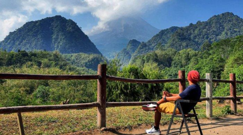 Ngabuburit di Nawang Jagad Kaliurang, Wisata Sejuk Yogyakarta , Menjelang berbuka, wisata Kaliurang jadi pilihan ngabuburit di Yogyakarta. Udara sejuk dan pemandangan alamnya bikin suasana makin nyaman.