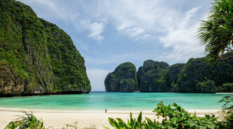 Maya Bay Beach: Destinasi Wisata Menakjubkan di Thailand yang Kembali Dibuka