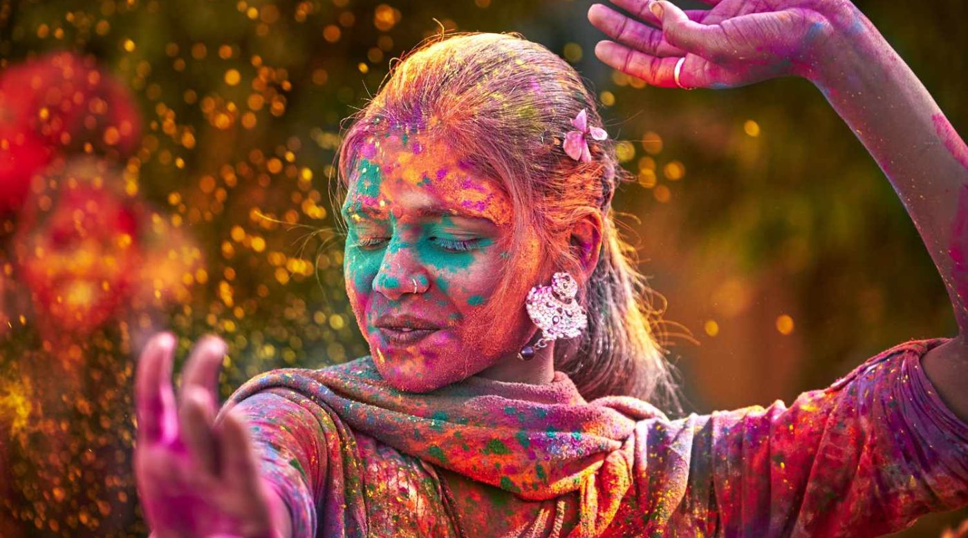 Sambut Musim Semi Jutaan Orang Rayakan Festival Holi Hindu