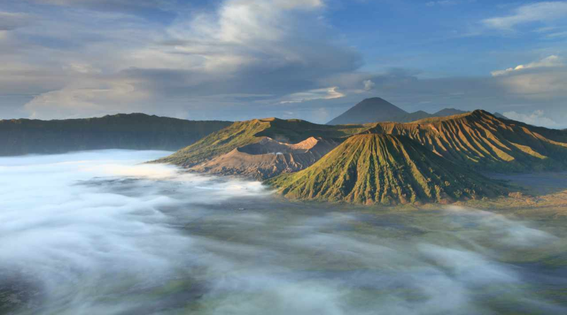 Gunung Bromo: Pesona Alam dan Petualangan di Negeri di Atas Awan