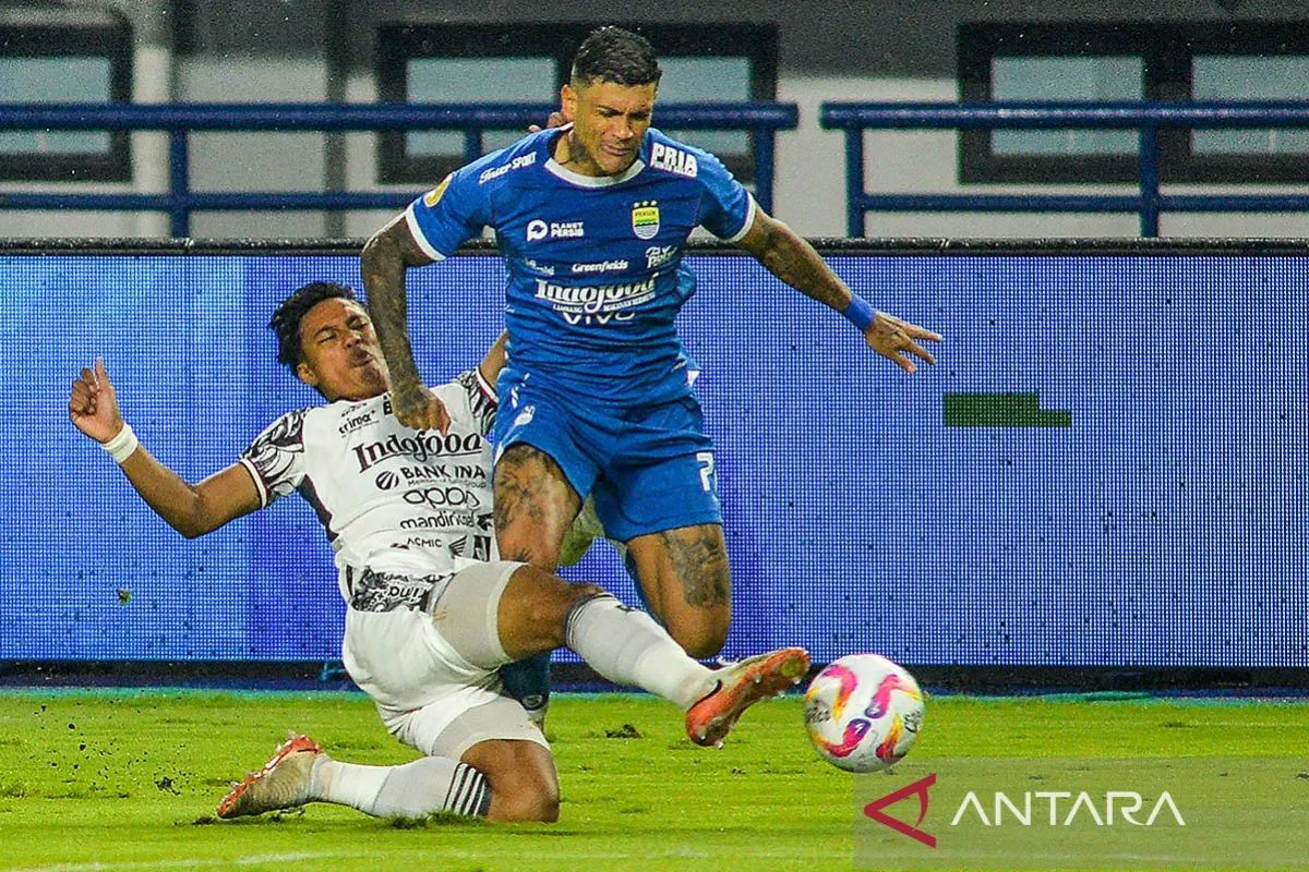 Persib Bandung Kukuh di Puncak, Liga 1 2024/2025 Masuki Fase Krusial